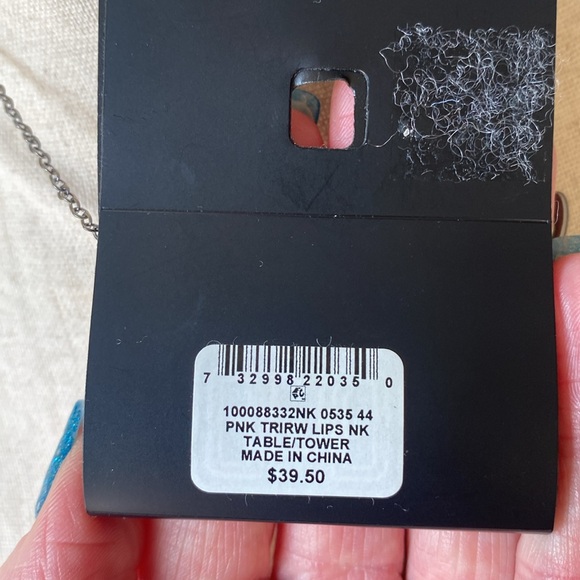 Fun, flirty, sparkly tower of lips, long necklace - Picture 6 of 7